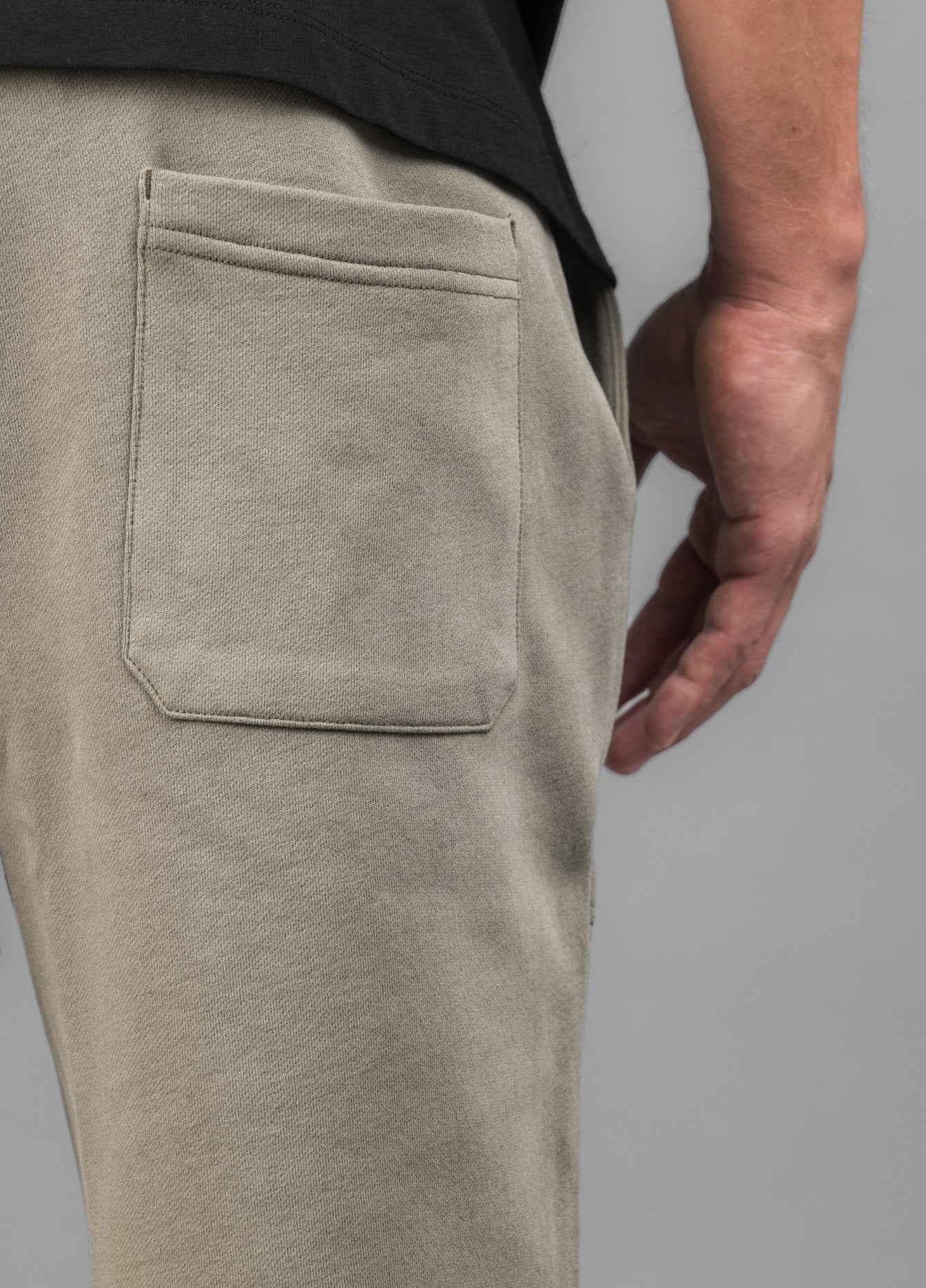 SMOKEY OLIVE SOLID SHORTS