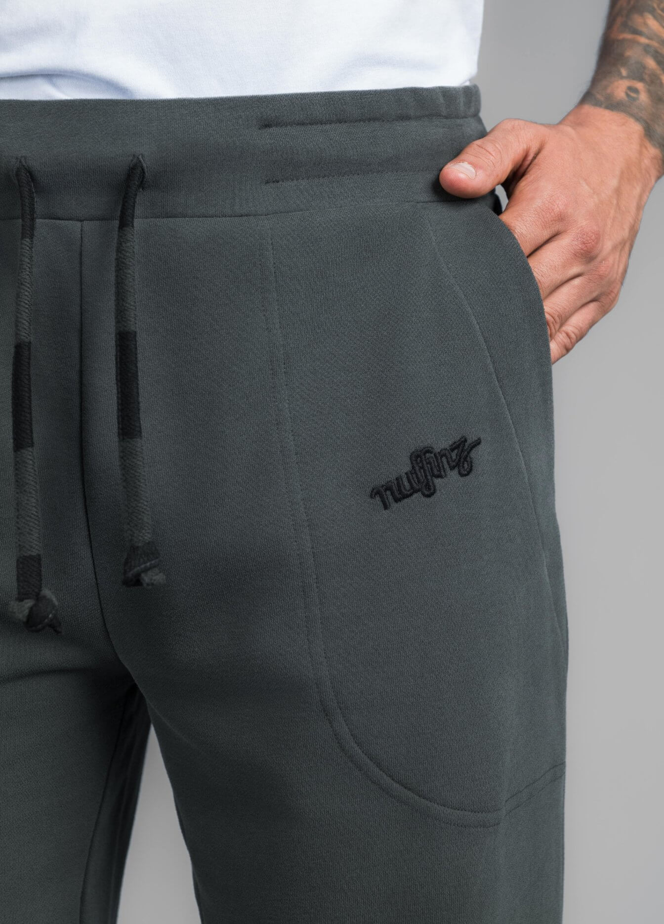 UNEXPLORED SOLID PANTS